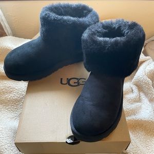 UGG Classic Mini Fluff Size 9